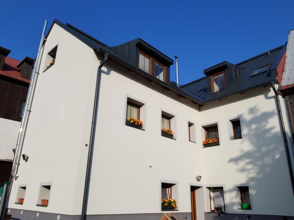 Apartmany Na Namesti Божий Дар Экстерьер фото